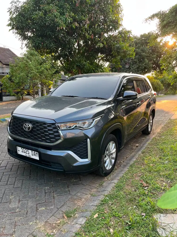 Toyota Innova Zenix V AT 2023
