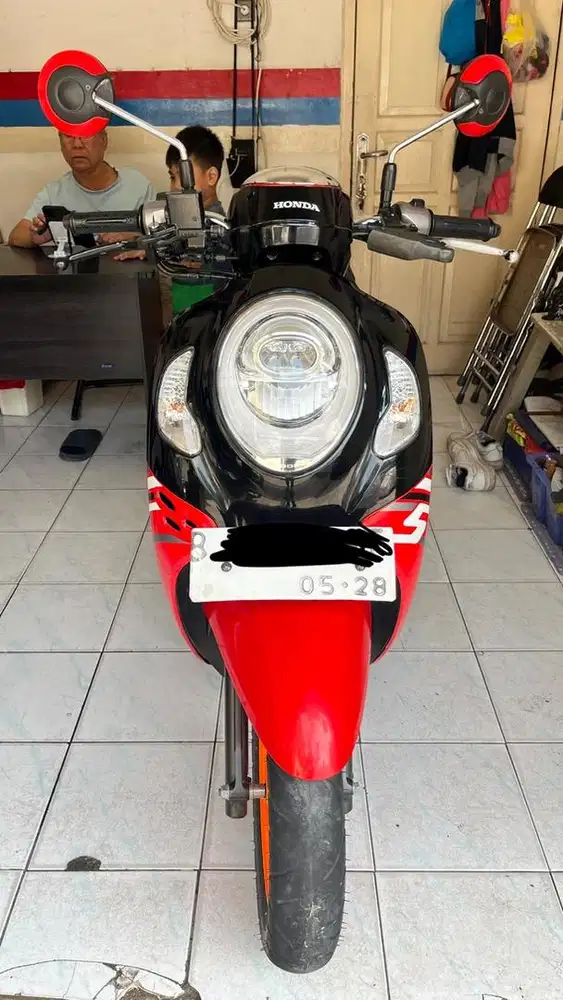 SCOOPY HITAM MERAH 2023