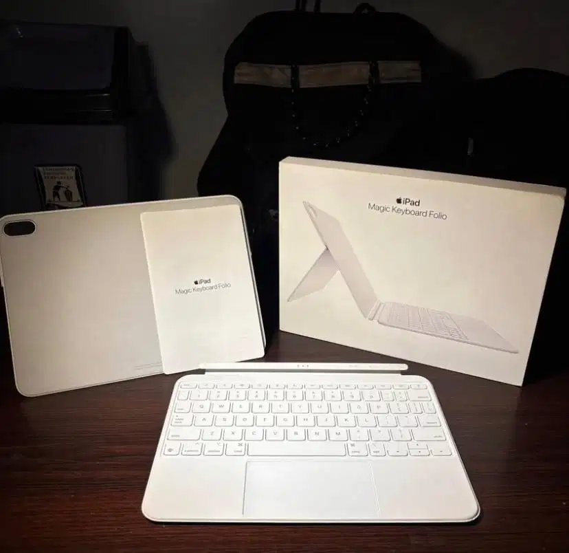 Apple iPad Magic Keyboard Folio Gen 10 & Gen 11 not logitech