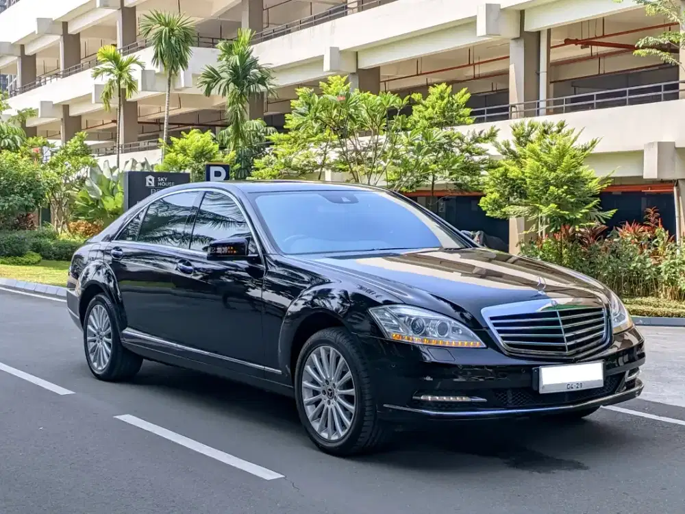 Mercedes Benz S300 2013 low KM