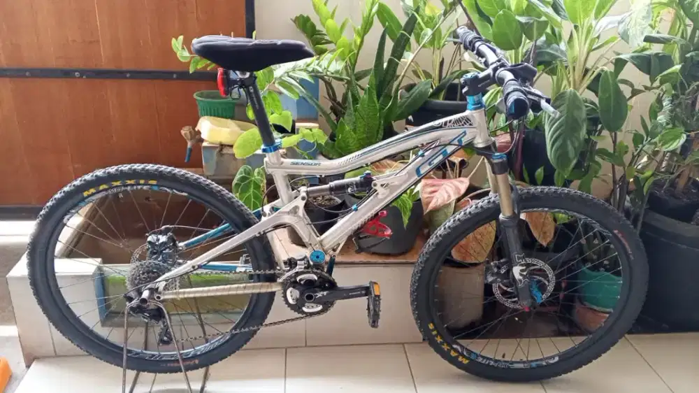 MTB - GT sensor 1.0 dual suspension 26'