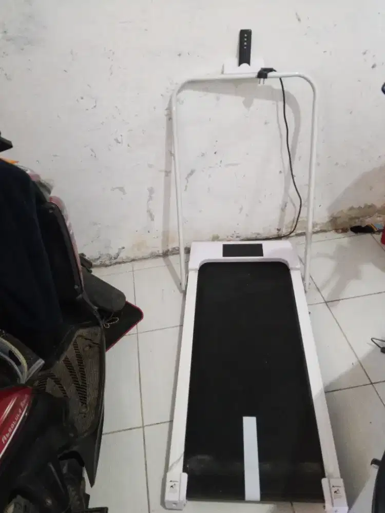 Jual treadmill elektrik second 950k nepis