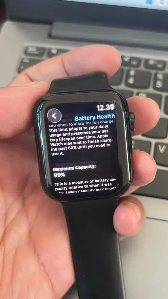 Apple Watch SE Gen 2 - Black