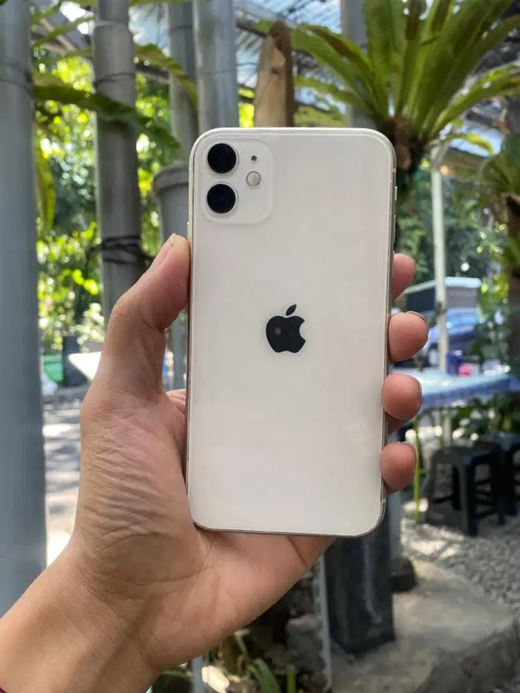 Dijual iPhone 11 64gb sinyal aman all operator aktivasi lama