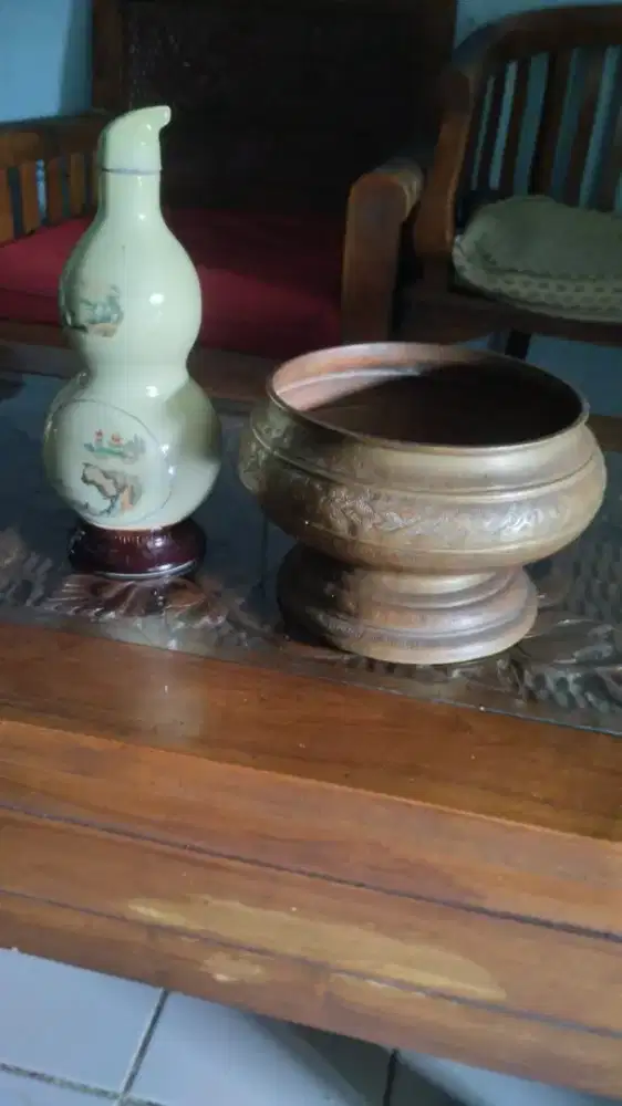 Barang antik Botol keramik antik Sanpien Jiu & mangkuk logam kuningan