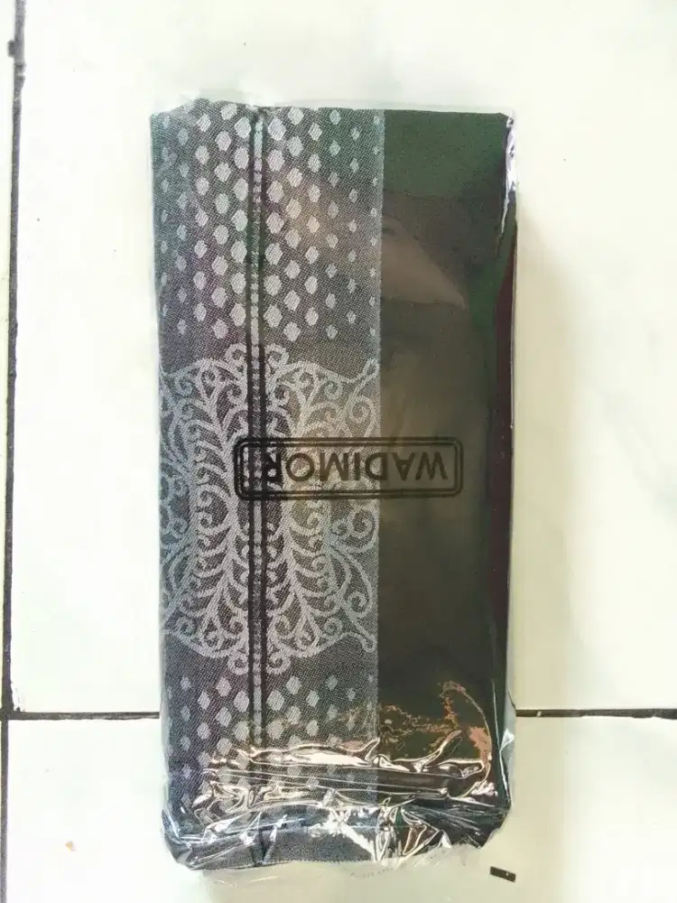 Sarung Wadimor Motif Jacquard