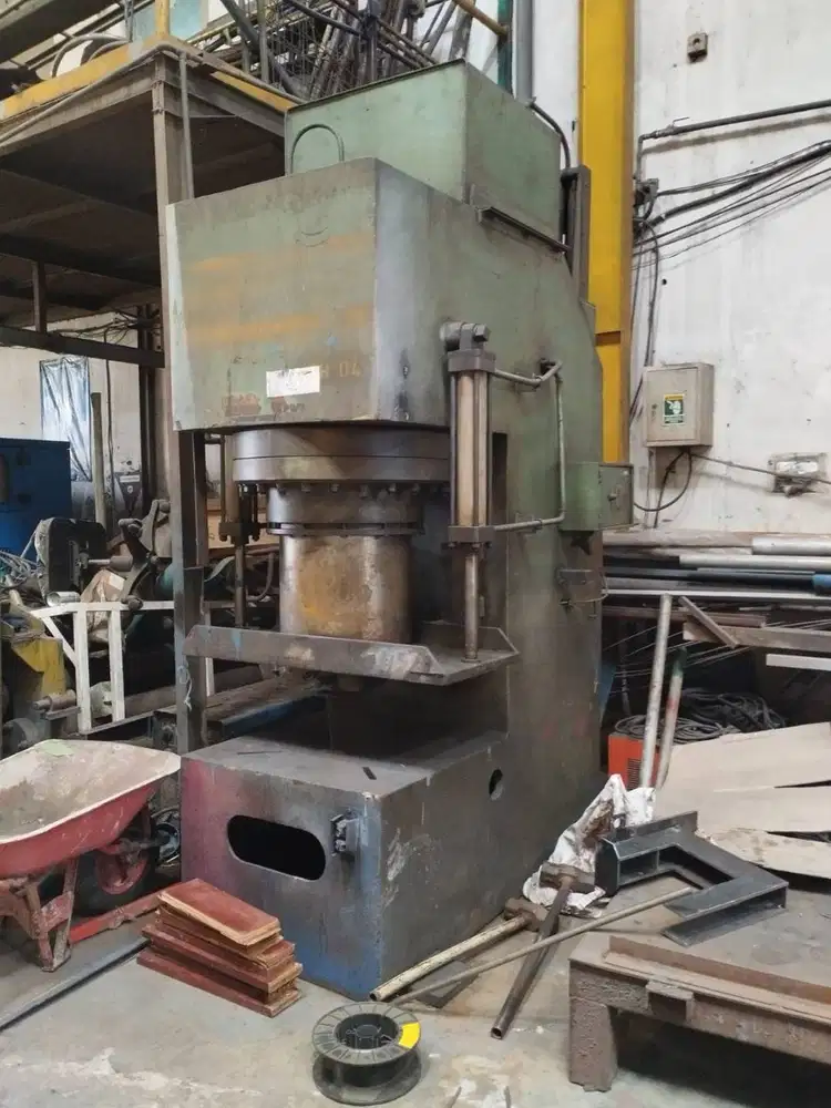 Mesin Press Hidrolik Besar