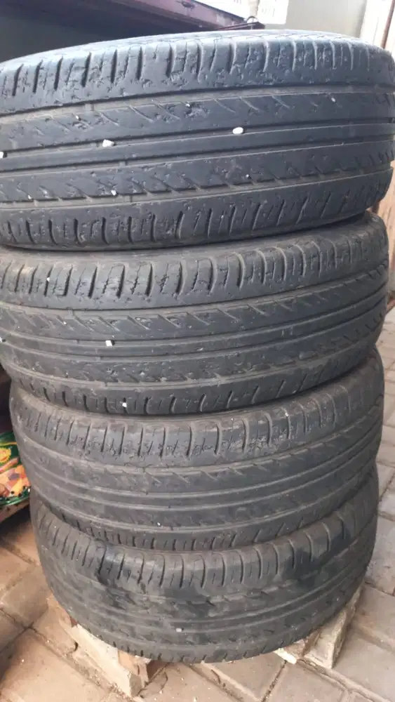 4 Ban bekas Good Year Assurance Fuel Max 205/60 R16 Th. 2016