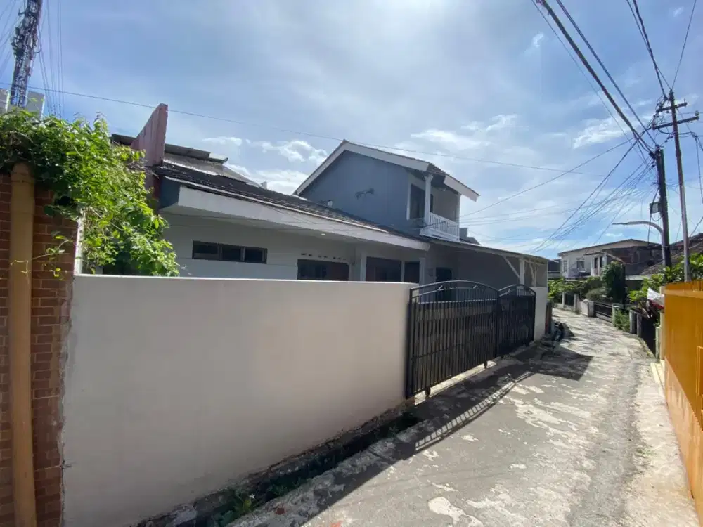 Sewa Rumah Luas di Sayap Supratman dekat Pusseniv Gasibu Cocok Untuk Konveksi,Mess,Rumah Produksi Dll