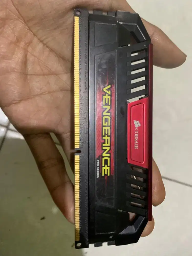 PC CORSAIR VENGEANCE 4GB DDR3 1600MHZ/PC12800 RED