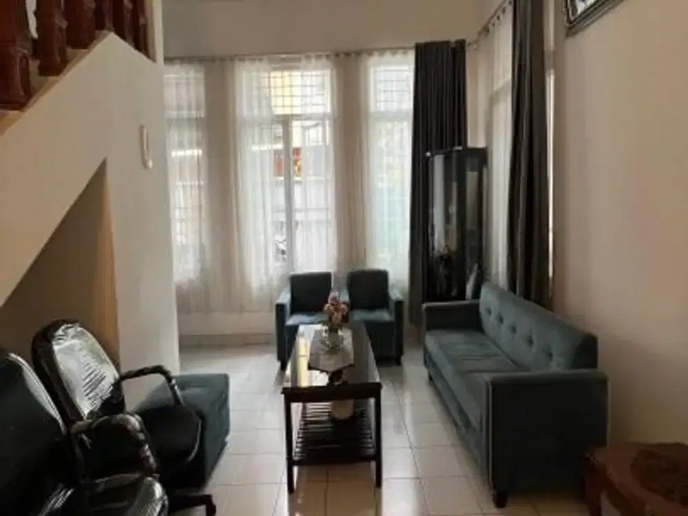 Rumah 2.5 Lantai Luas 190 M2 Bentuk Ngantong Lokasi Sumur Batu Jak Pus