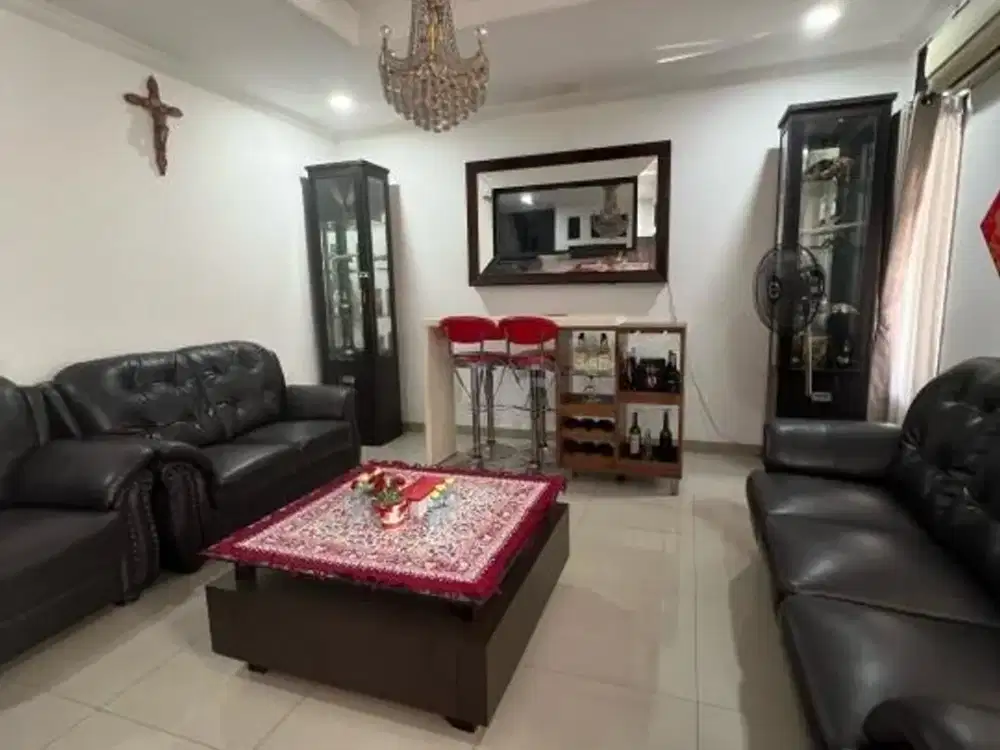Rumah Sunter Uk 11X20 Bangunan 2Lt Bagus Hadap Timur Jalan 3 Mobil Dalam Komplek