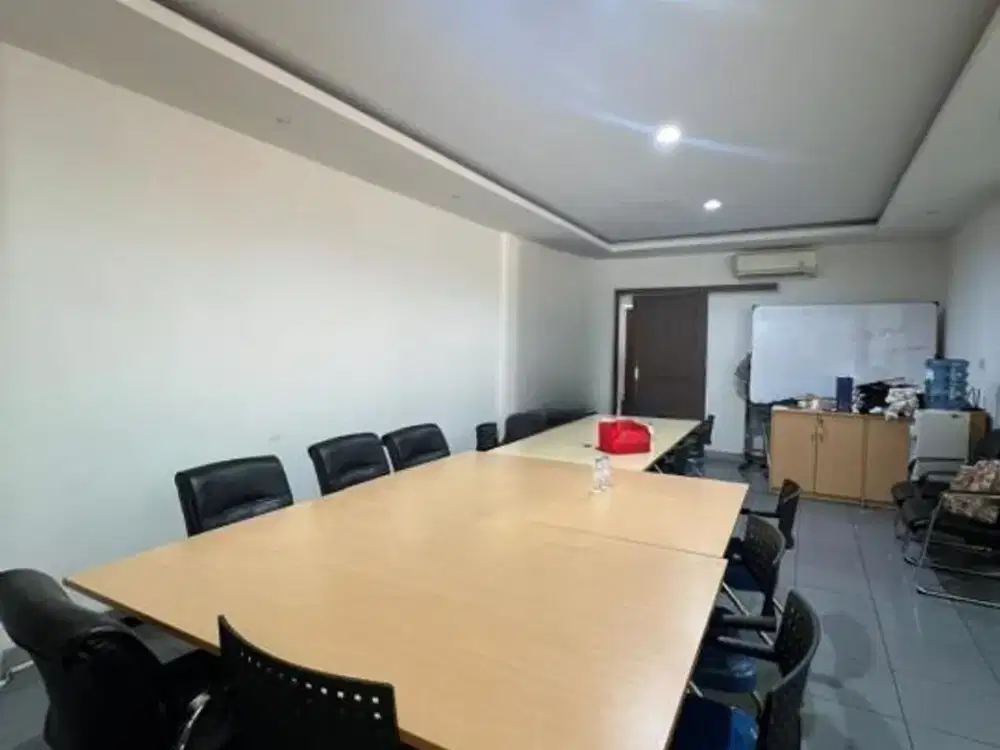 Ruko Gandeng di Kelapa Gading Bolevar Raya Bangunan 3 Lantai Kawasan Ramai