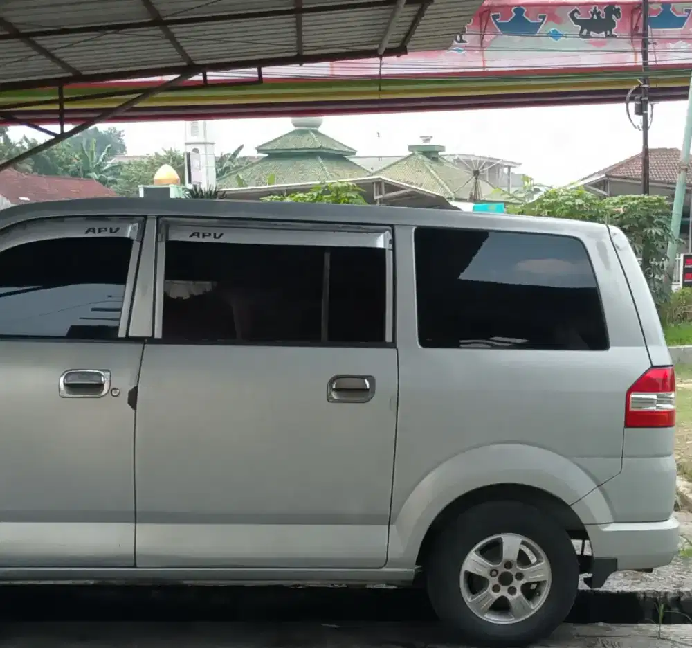 APV minibus biru telur asin