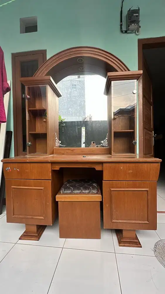Meja Rias Bahan Kayu