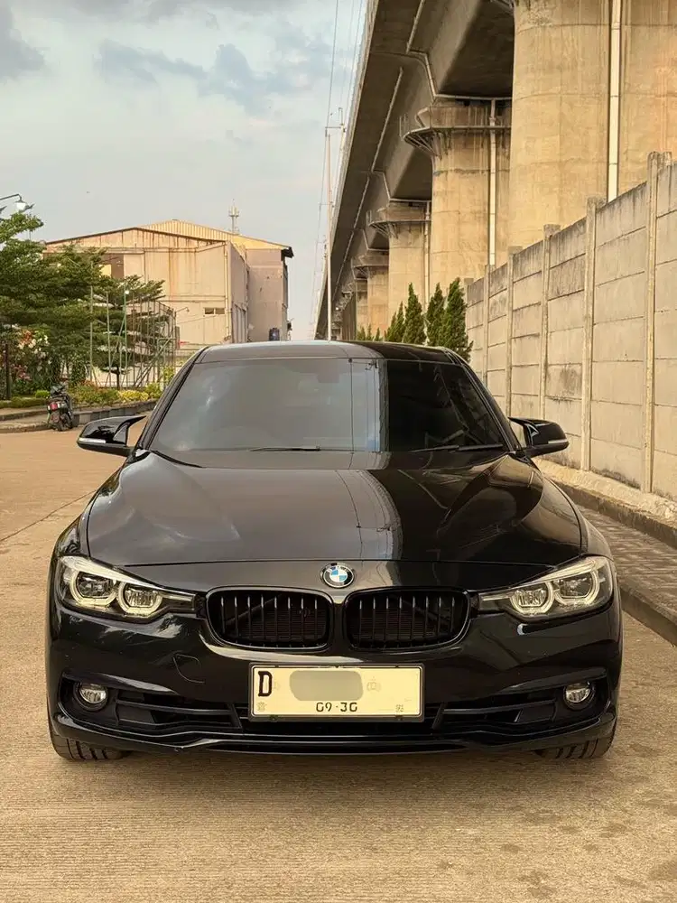 BMW F30 shadowline 320i 2019 last edition