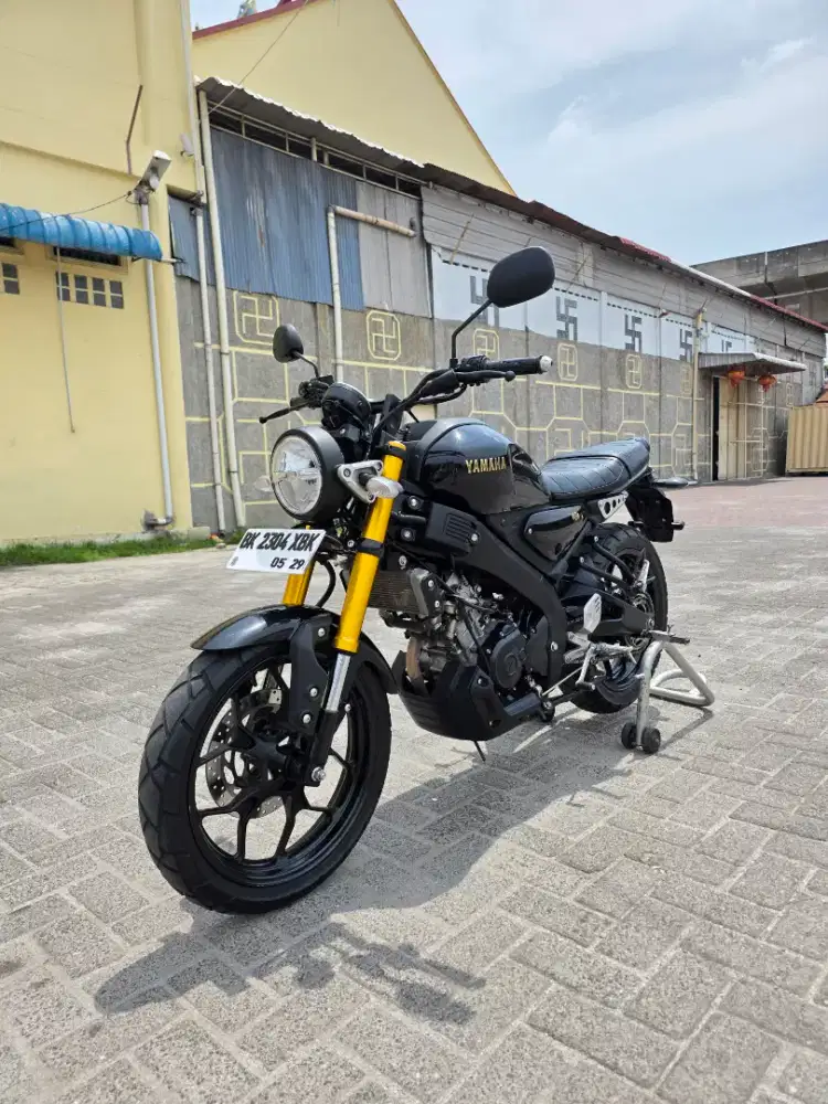 Yamaha XSR 155 Hitam 2024