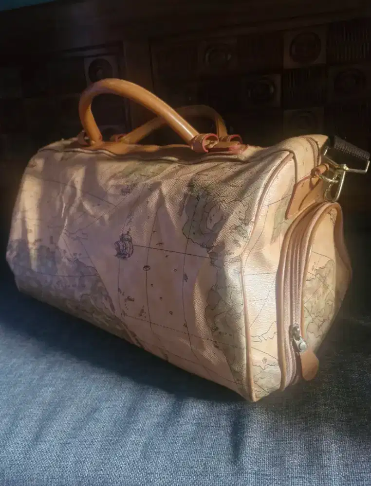 Preloved no brand kulit asli, peta dunia. Mewah