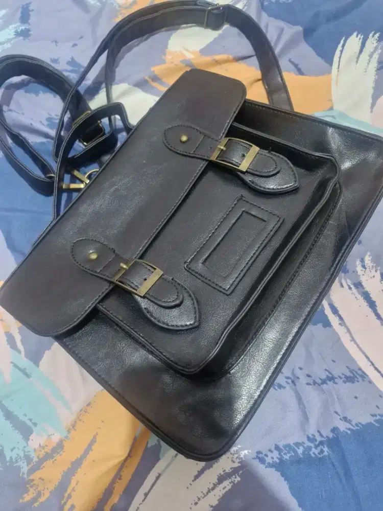 Preloved tas no brand bisa jadi ransel atau selempang kulit asli