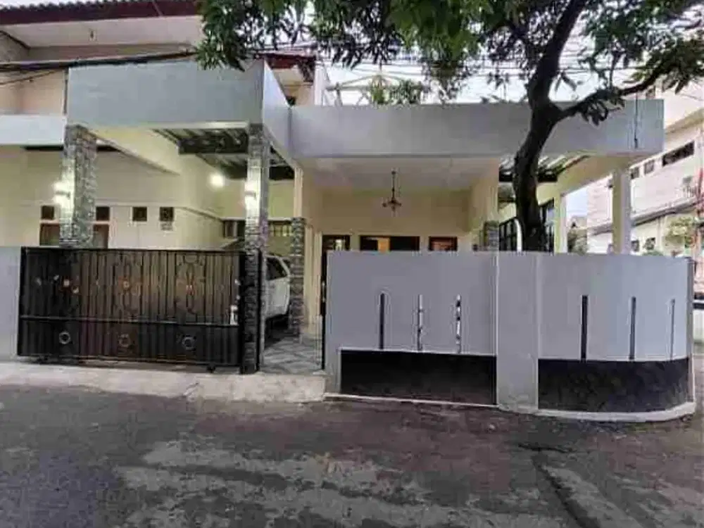 Jual rumah besar , Hoek siap huni di Tanjung Barat Jagakarsa