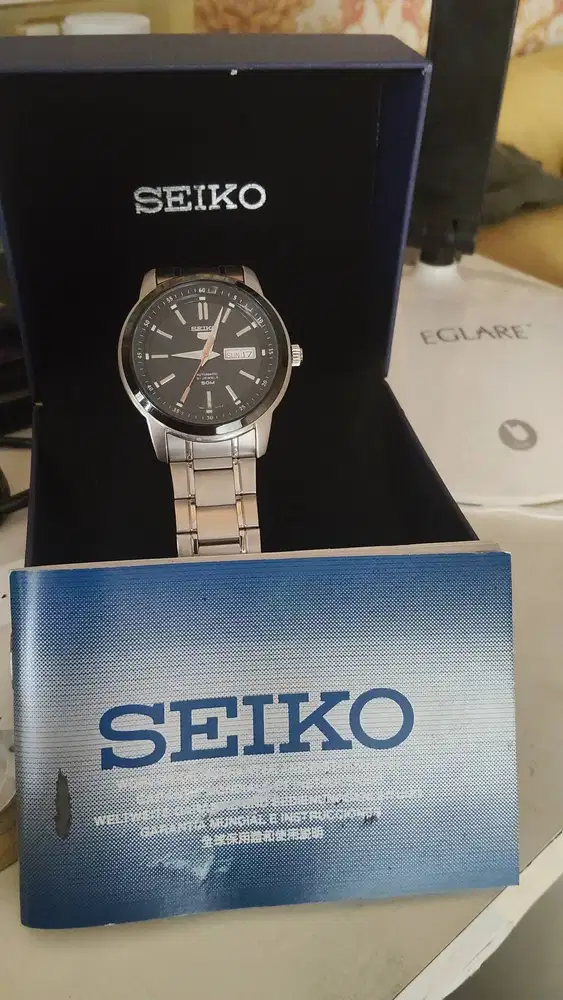 Jam tangan merk SEIKO kondisi bekas seperti baru