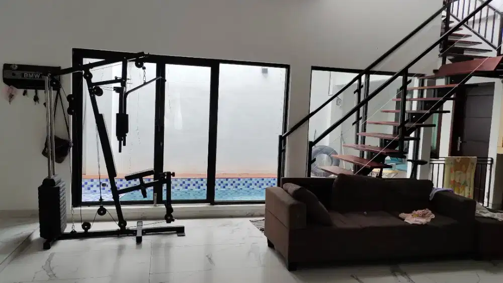 Rumah 2Lt plus kolam renang