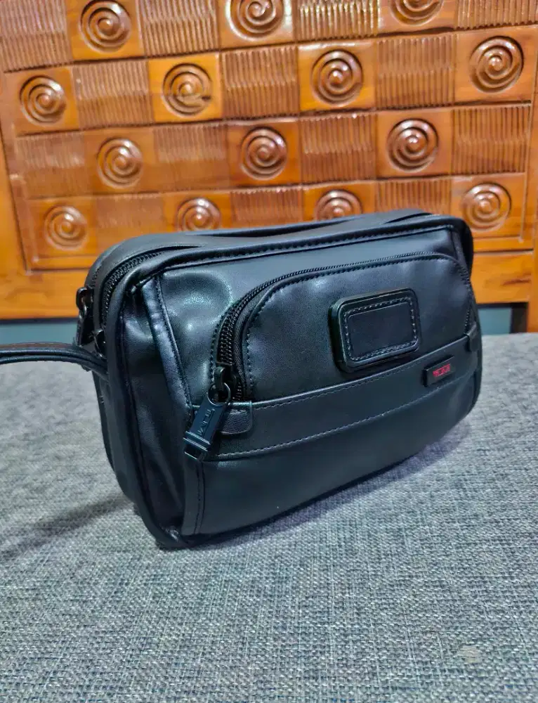 Preloved handbag tumi 4 zipper kulit asli, sdh teregister