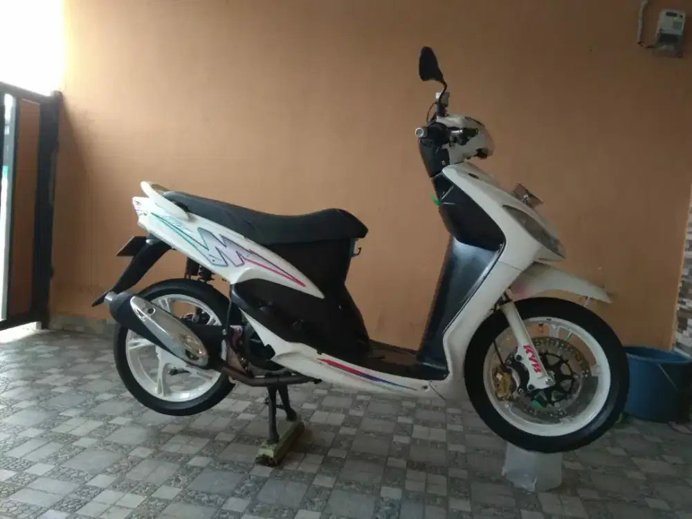 Mio full senyum