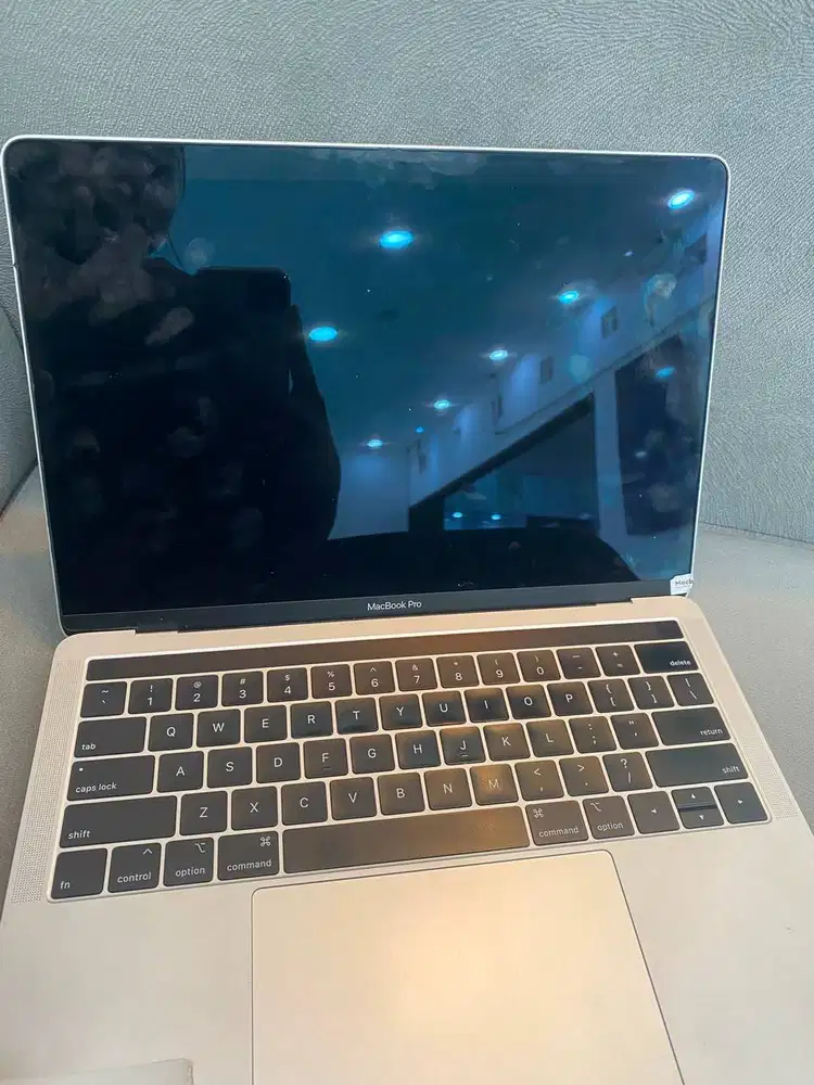 MacBook Pro 2018 Touch Bar 13 Silver   Intel Core i7 | RAM 16GB | SSD