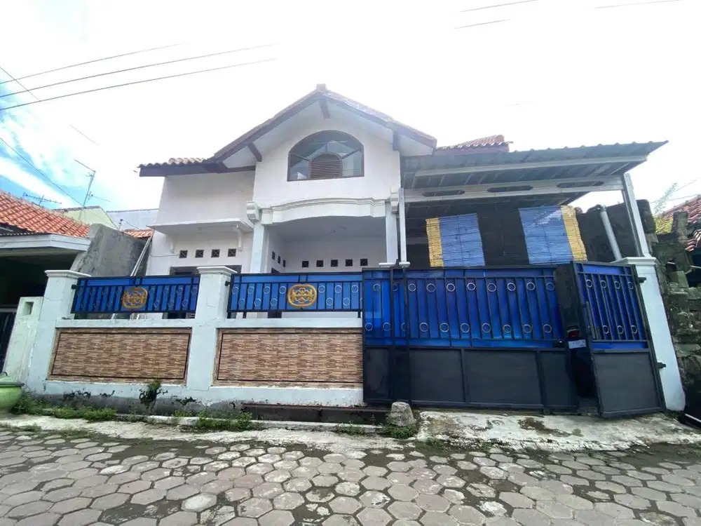 DIJUAL RUMAH 2 LANTAI SIAP HUNI