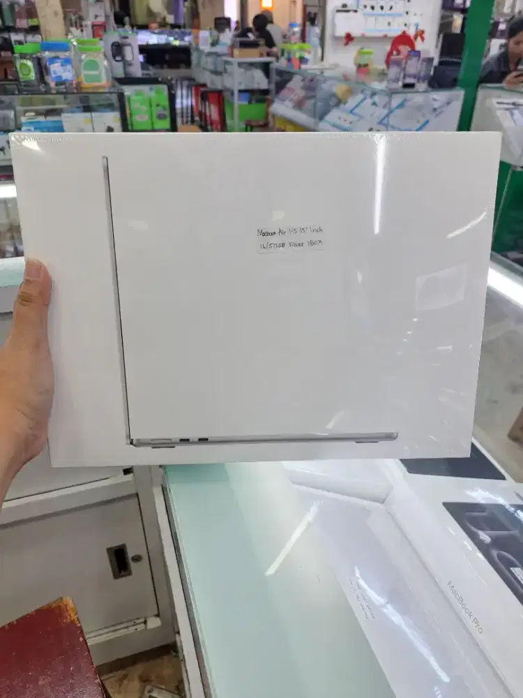 Macbook Air M5 13 Inch 16/512GB SSD Silver New BNIB IBOX