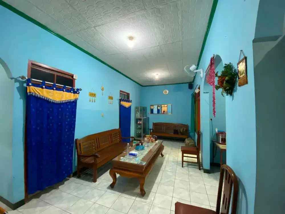 Rumah 2 Bangunan Area Cisaranten Endah, Parkir 5 Mobil Harga Rp1,8 Miliar