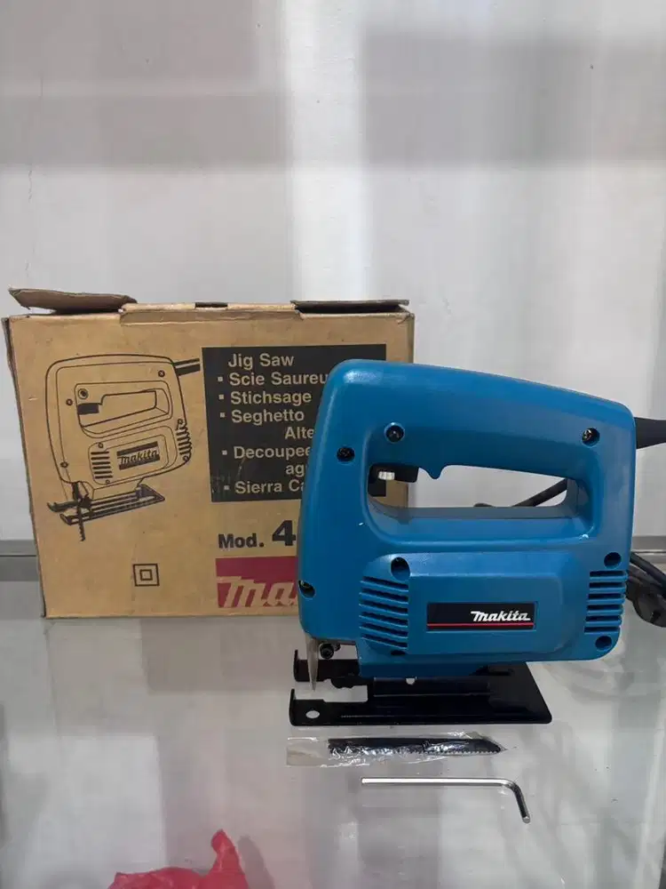 Makita gergaji tangan untuk kayu dan besi
