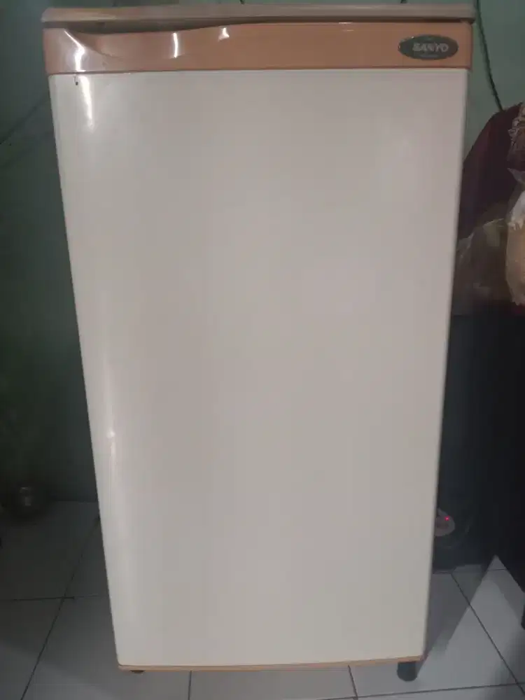 Kulkas merk sanyo