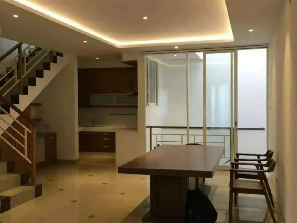 Dijual Rumah 4 Lantai Tomang Jakarta Barat