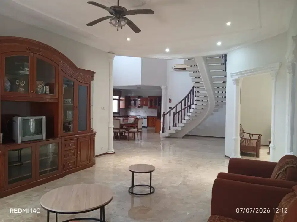 Dijual Rumah Besar Luas 2 Lantai Full Furnish di Duren Sawit, Jakarta Timur
