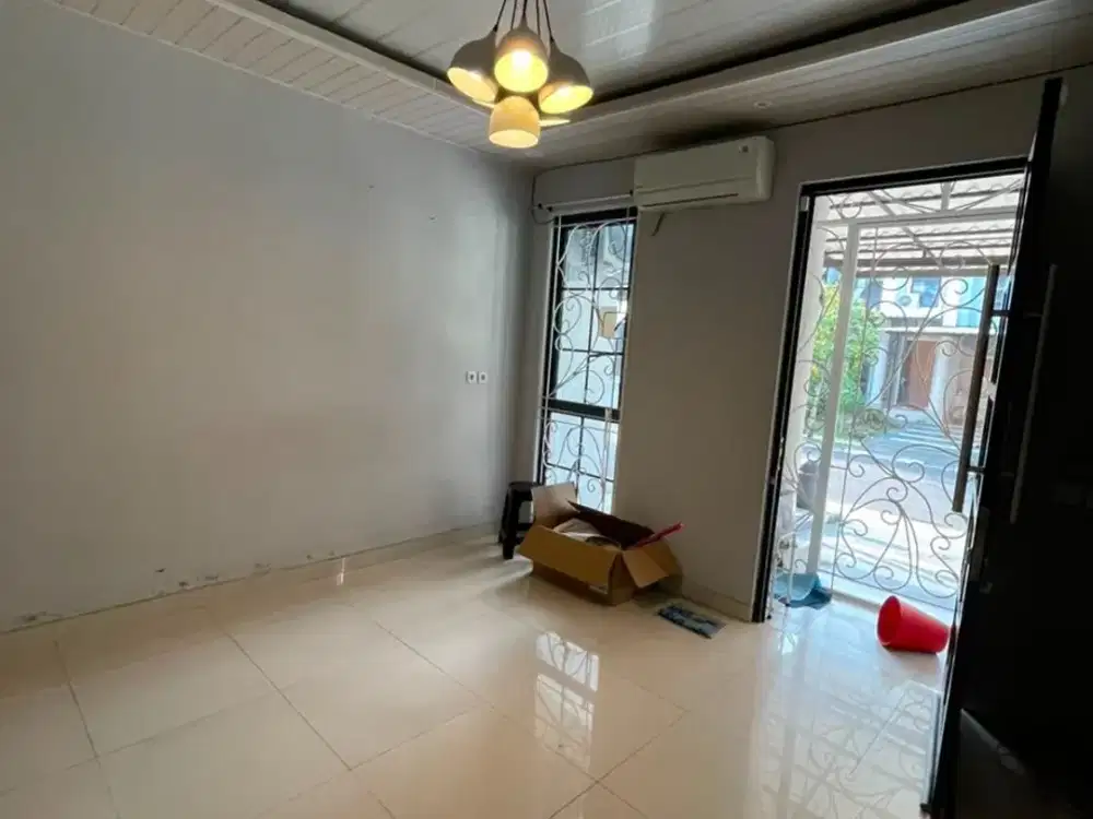Disewakan Cepat Rumah 2,5 Lantai di Cluster Hazel Pinewood Banjar Wijaya
