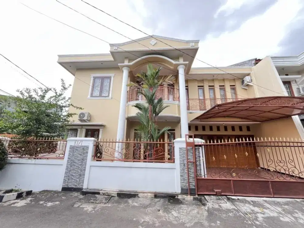 Rumah Hook Mewah Siap Huni Depan Taman yang Asri