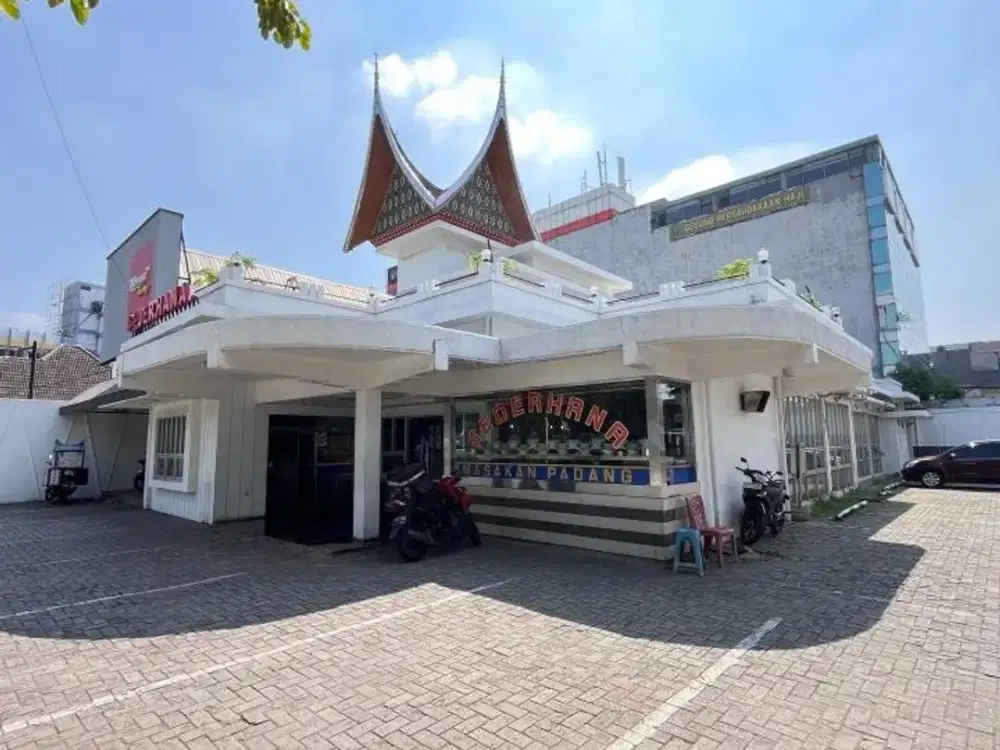 Ruang Usaha Hook, Strategis di Jalan Utama Matraman, Jaktim