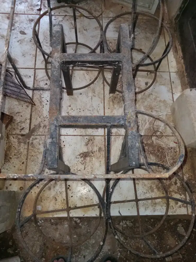 Keranjang besi untuk bantu usaha galon dan lain2