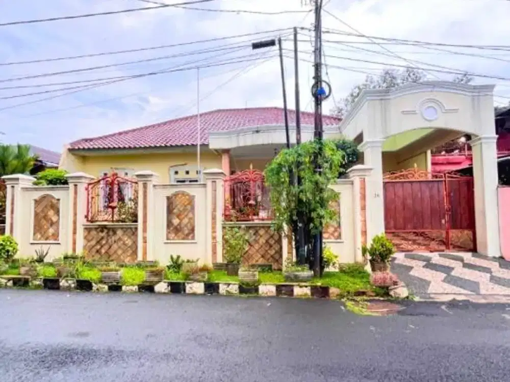 Dijual Rumah Luas Asri di Komplek Elit Billymoon