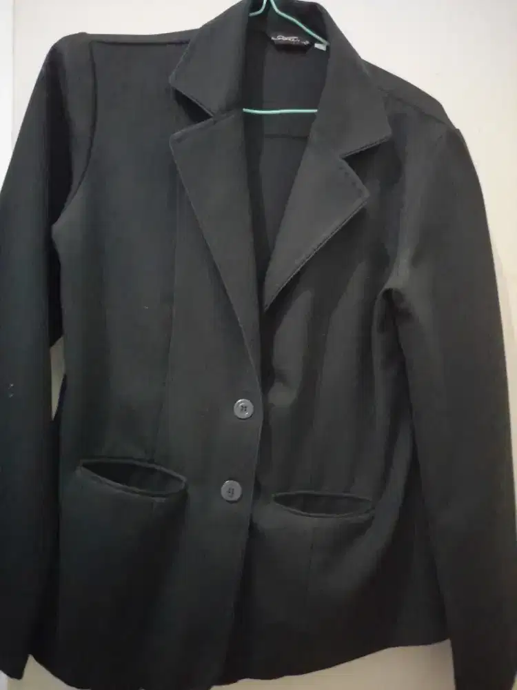 Blazer Hitam wanita