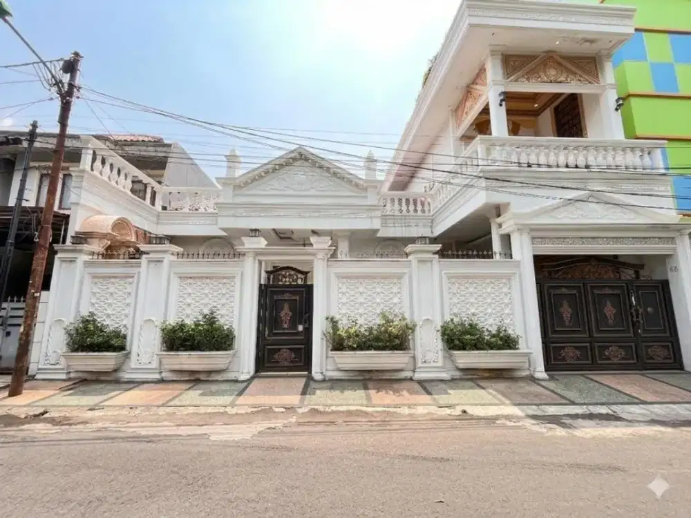 Rumah Mewah 2 Lantai Dijual Plus Kolam Renang