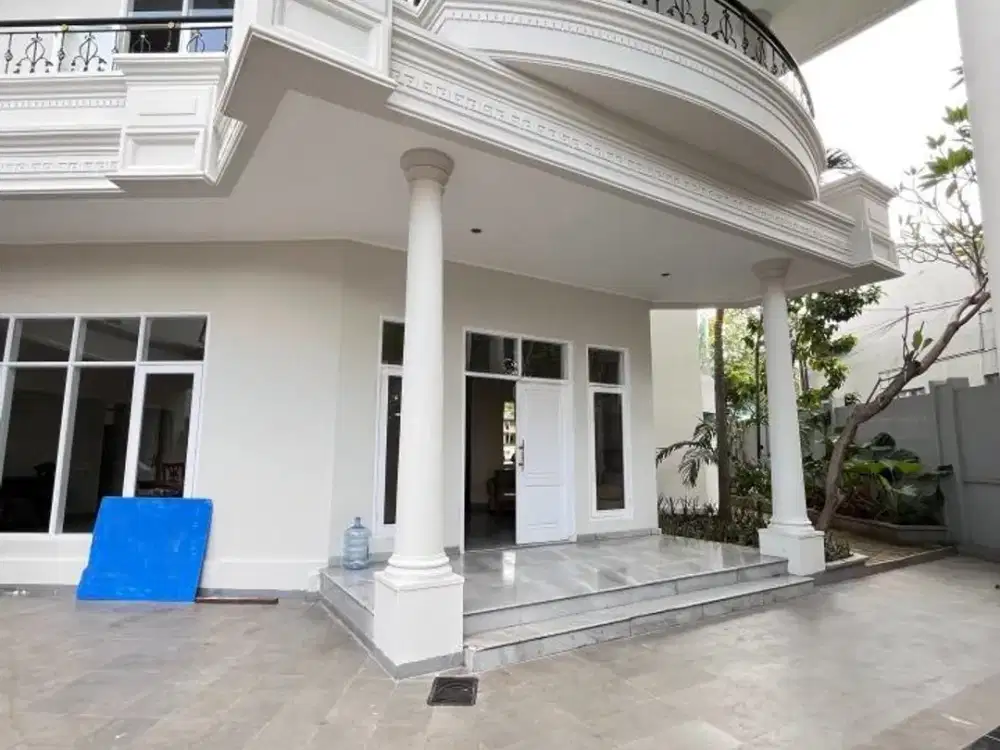 Rumah Mewah Luas Hook, Furnished di Jakarta Selatan