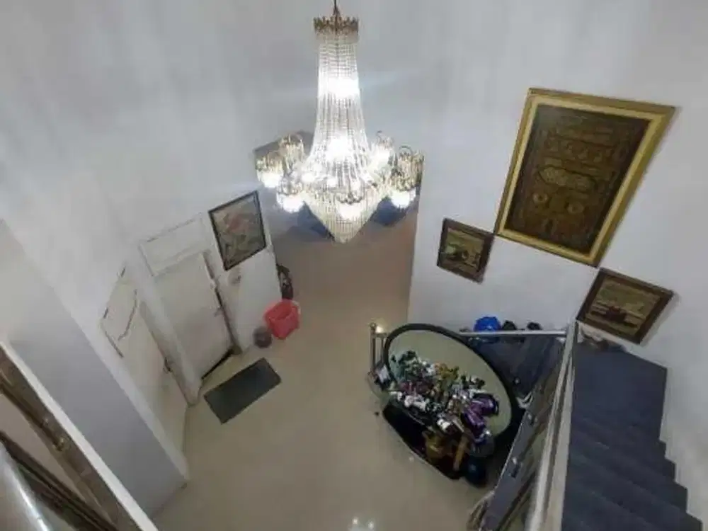 Dijual Rumah dengan Garasi Luar yang luas, Pondok Gede