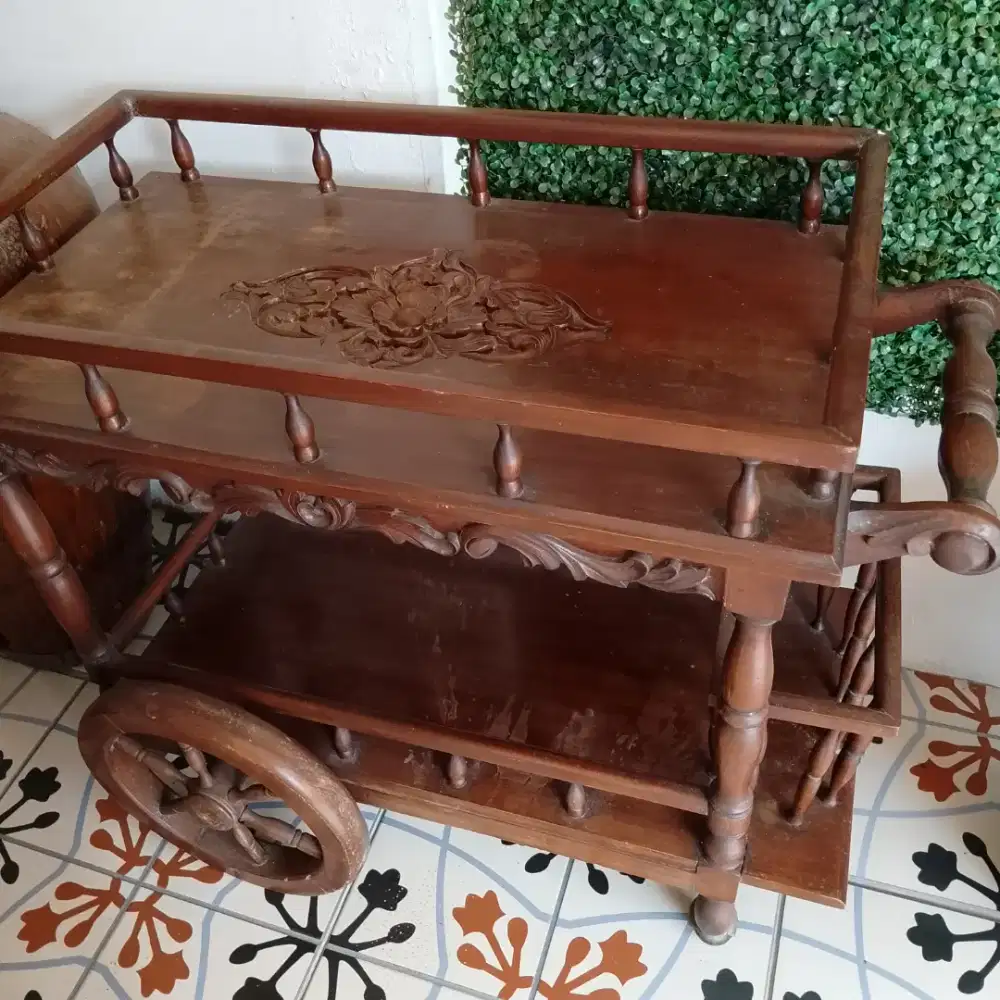 meja display klasik
