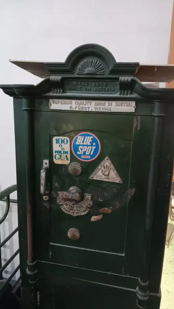Lemari Brangkas Antik, Jadoel