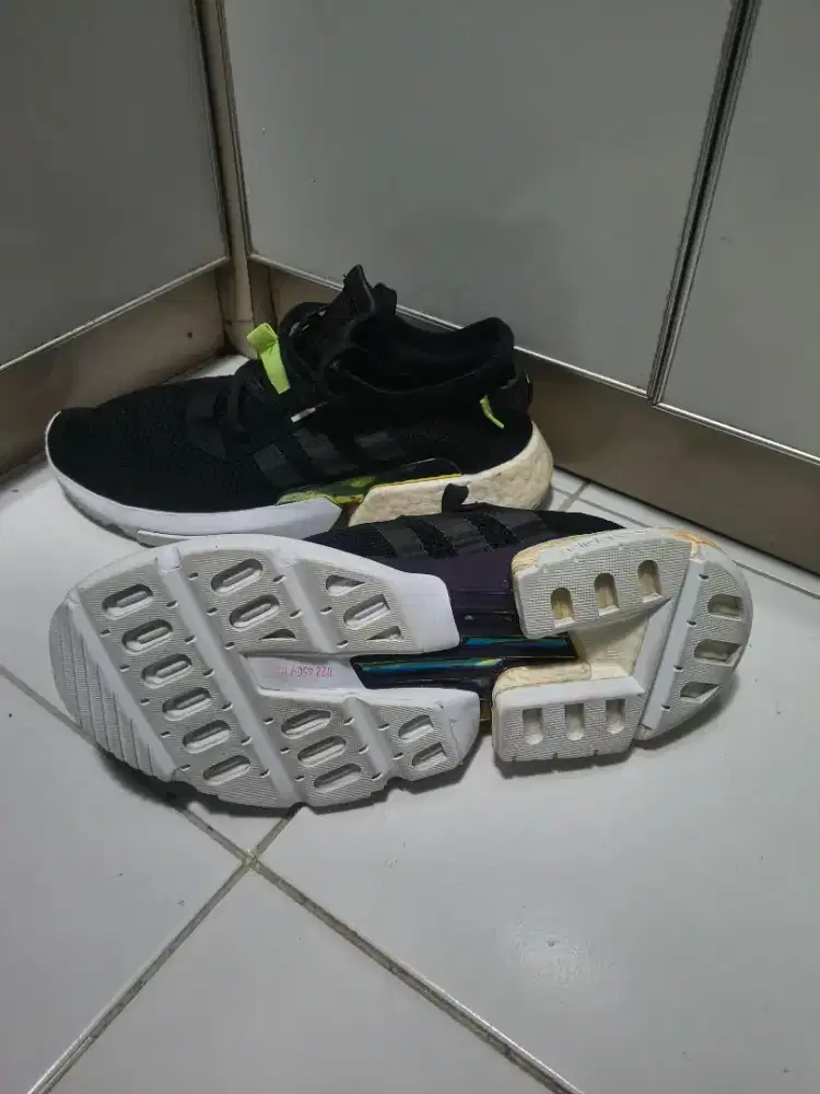 sepatu adidas size 45 sesuai gambar