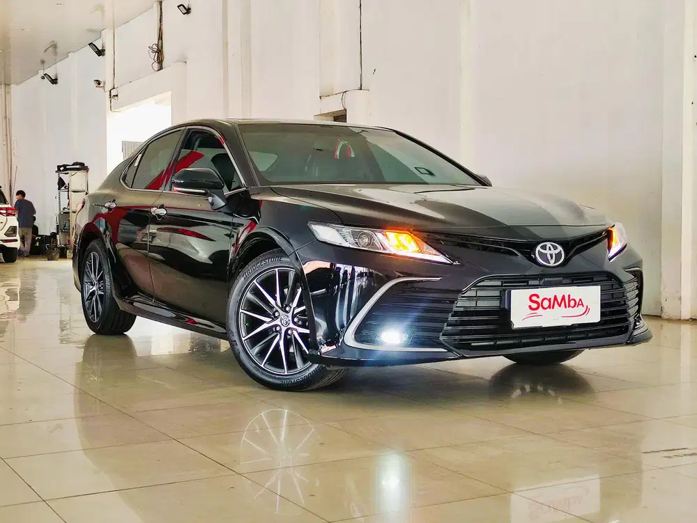 TOYOTA CAMRY V 2.5 AT 2023 LOW KM