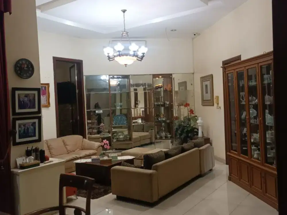 Rumah Mewah SHM dengan Kolam Renang di Kemang Pratama Bekasi